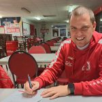 Trainer verlengt zijn contract.