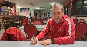 Trainer verlengt zijn contract.